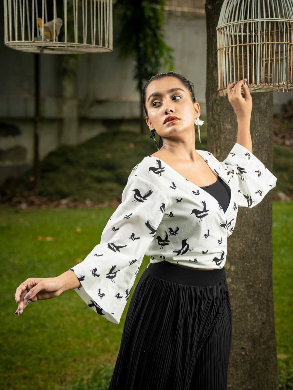 Magpie robin Crop Tops - Image 3