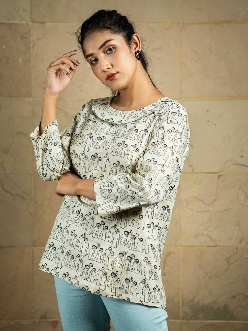 Amra Sobai Raja Short Tops