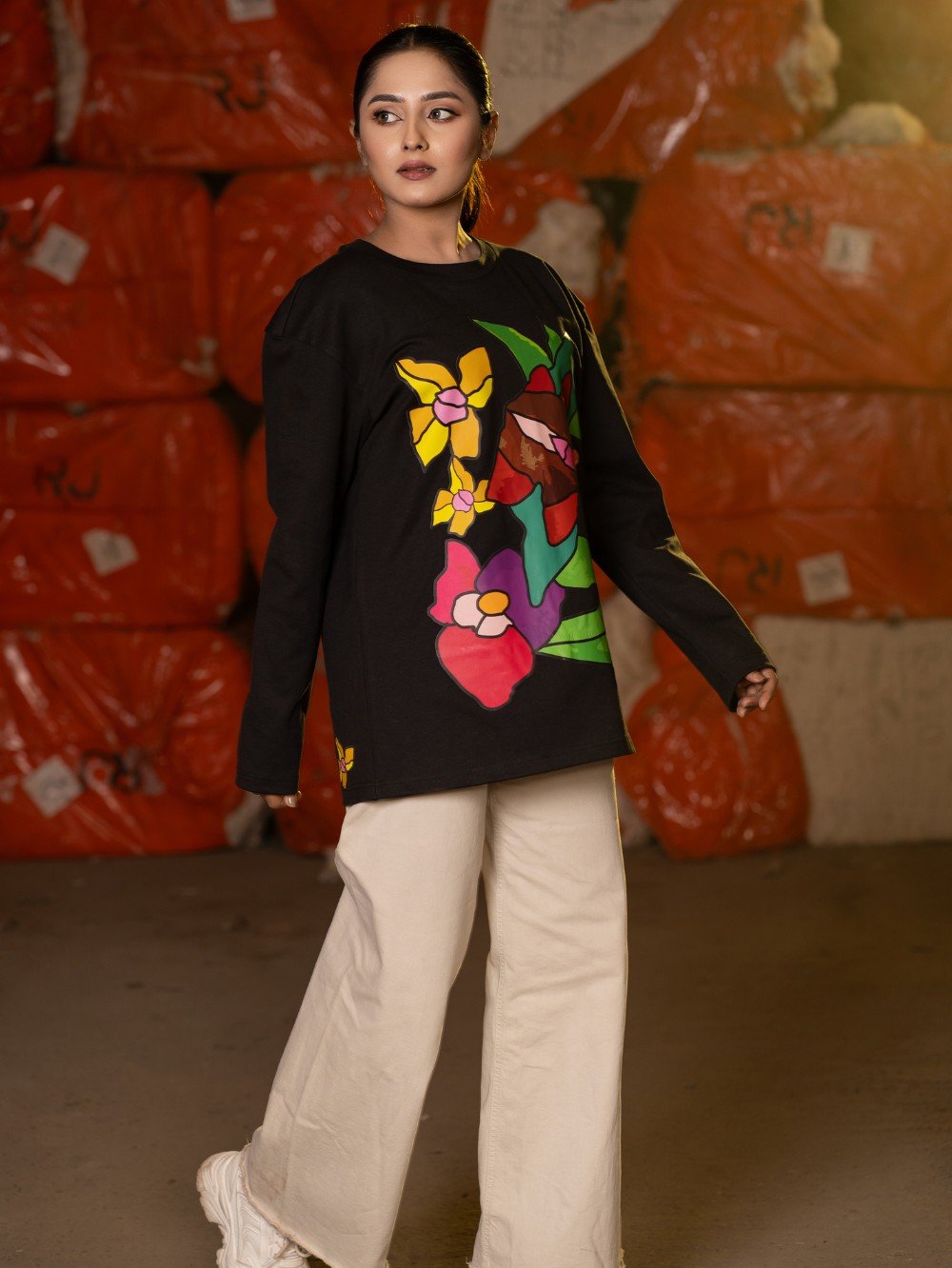 Projapotir Dana Sweatshirt - Image 2